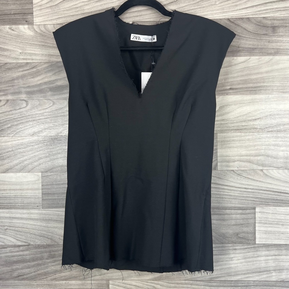 Zara Blouse Women Medium Black‎ Edggy Raw Edge V-Neck Sleeveless Shoulder Pad